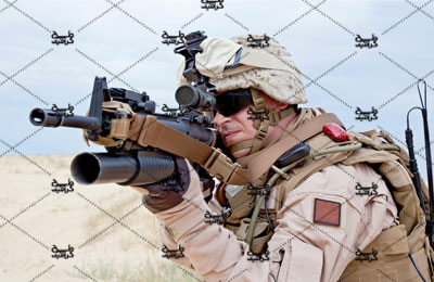 دانلود عکس سرباز در حال پرتاب تیر