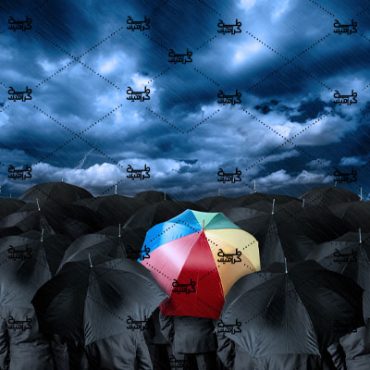 دانلود عکس چتر رنگی زیر باران