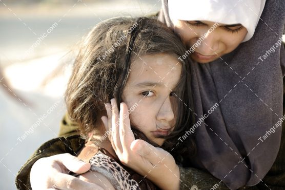 عکس مادر و دختر در جنگ