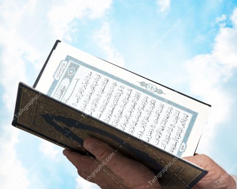 دانلود عکس با کیفیت قرآن در دست