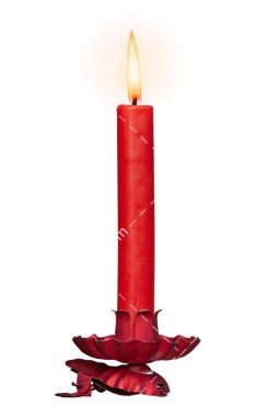 تصویر دوربری شمع روشن و جا شمعی قرمز